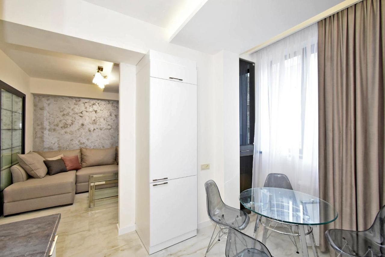 Apart House In Centr Koghbaci Strit 예레반 외부 사진