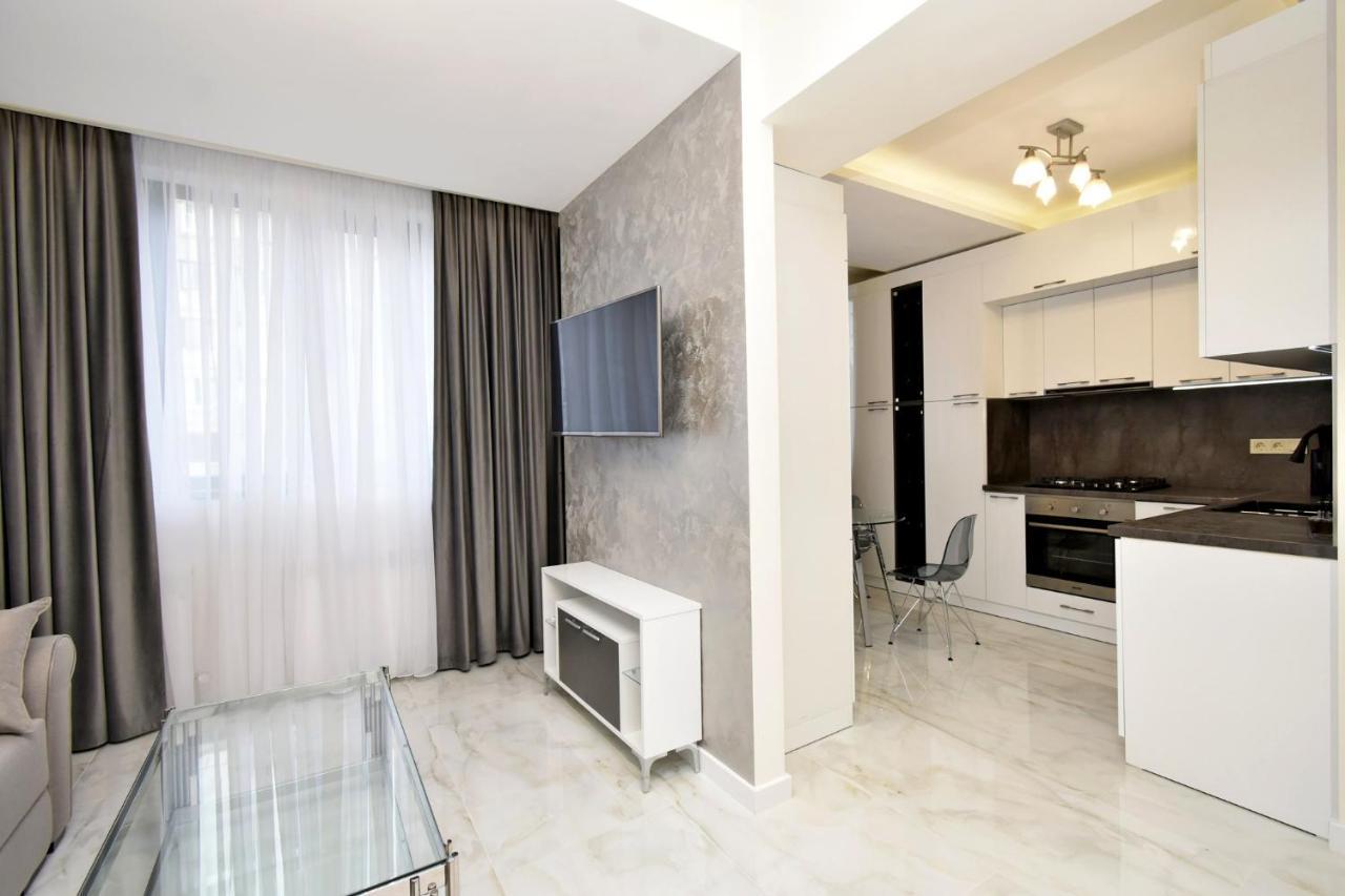 Apart House In Centr Koghbaci Strit 예레반 외부 사진