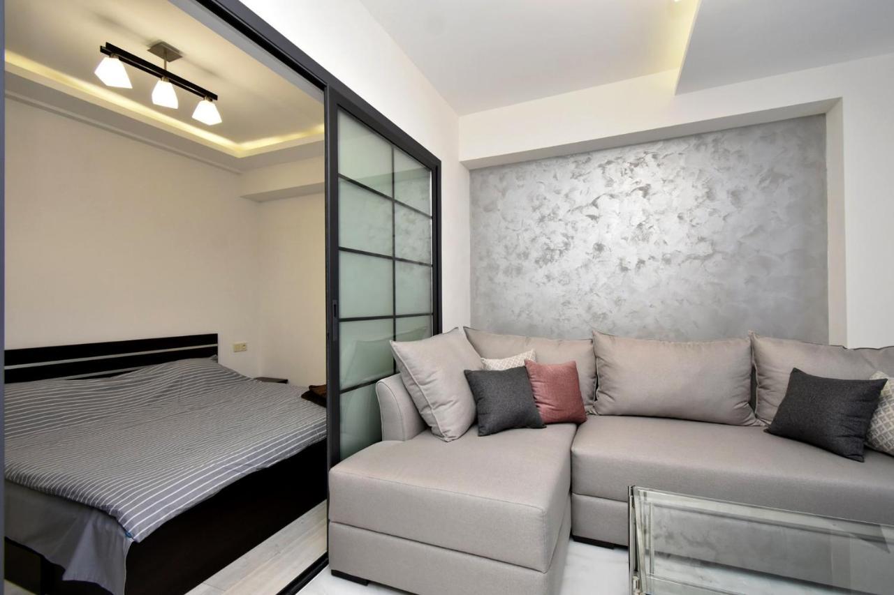 Apart House In Centr Koghbaci Strit 예레반 외부 사진