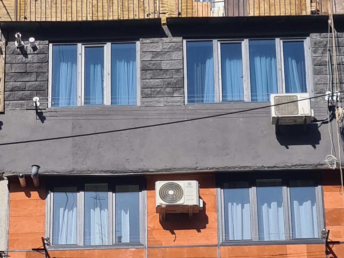 Apart House In Centr Koghbaci Strit 예레반 외부 사진