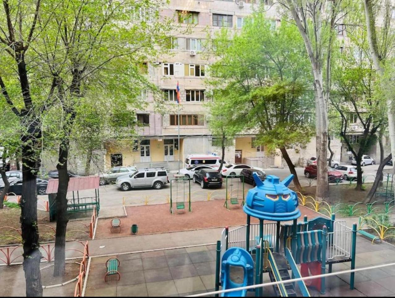 Apart House In Centr Koghbaci Strit 예레반 외부 사진